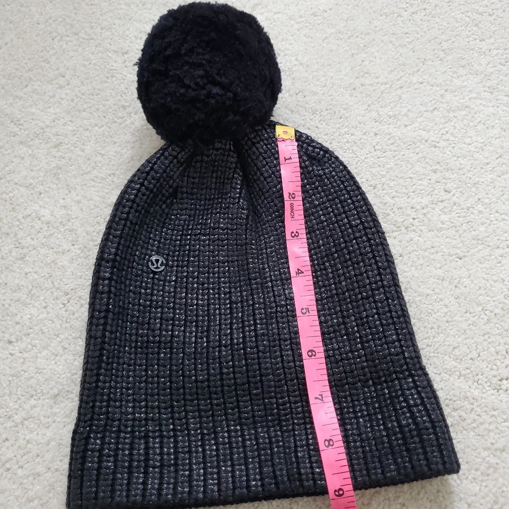 Lululemon All That Shimmers Toque Wool Beanie Winter Pompom Hat in Black